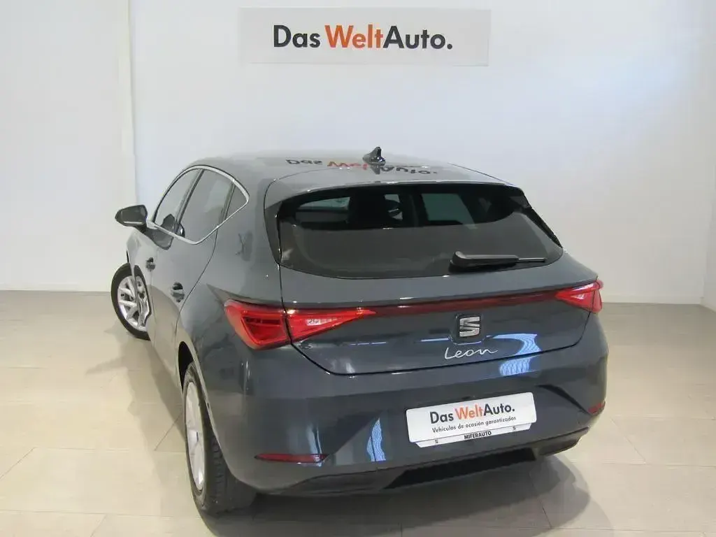 Usado Seat Leon Style 116 CV (85 kW) 2025 Azul Berlina