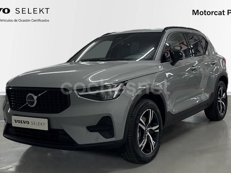 Usado Volvo XC40 Plus 163 CV (119 kW) 2024 Gris / plata SUV