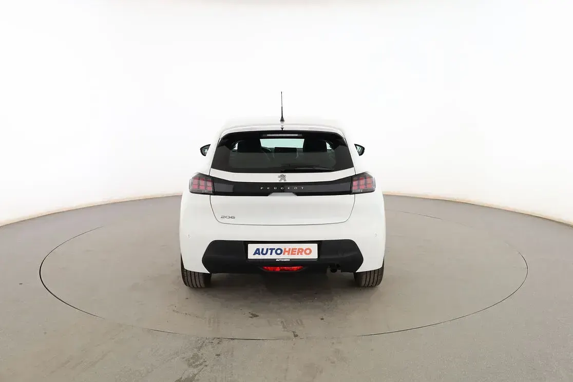 Usado Peugeot 208 Active 101 CV (74 kW) 2022 Blanco Utilitario