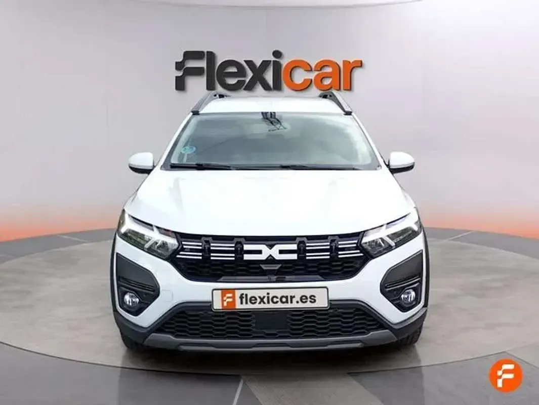 Usado Dacia Jogger Expression 101 CV (74 kW) 2023 Blanco Monovolumen