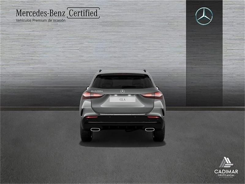 Usado Mercedes GLA200 AMG line 150 CV (110 kW) 2024 Gris montaña SUV