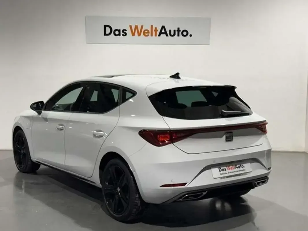 Usado Seat Leon FR 204 CV (150 kW) 2025 Blanco Utilitario
