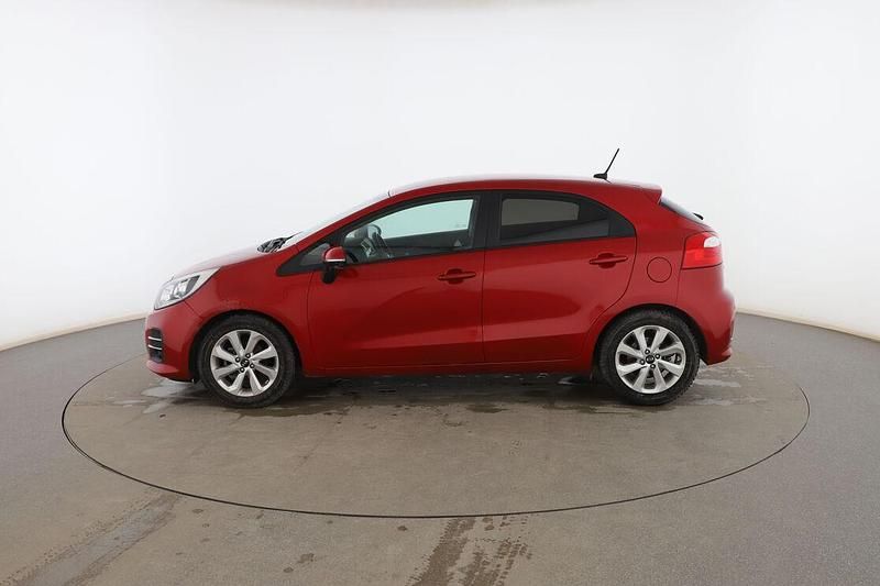 Usado Kia Rio 85 CV (62 kW) 2016 Rojo Utilitario
