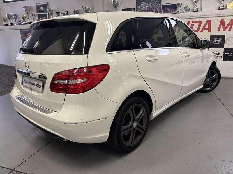 Usado Mercedes B200 156 CV (114 kW) 2014 Blanco Monovolumen