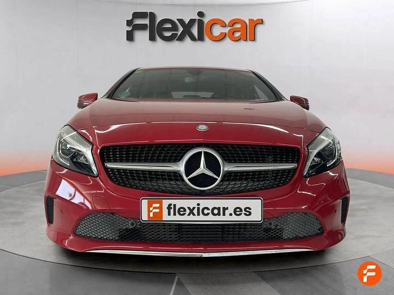 Usado Mercedes A180 Style 109 CV (80 kW) 2015 Rojo Utilitario