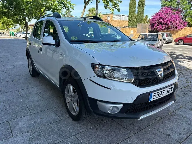 Usado Dacia Sandero Stepway 90 CV (66 kW) 2015 Blanco Berlina