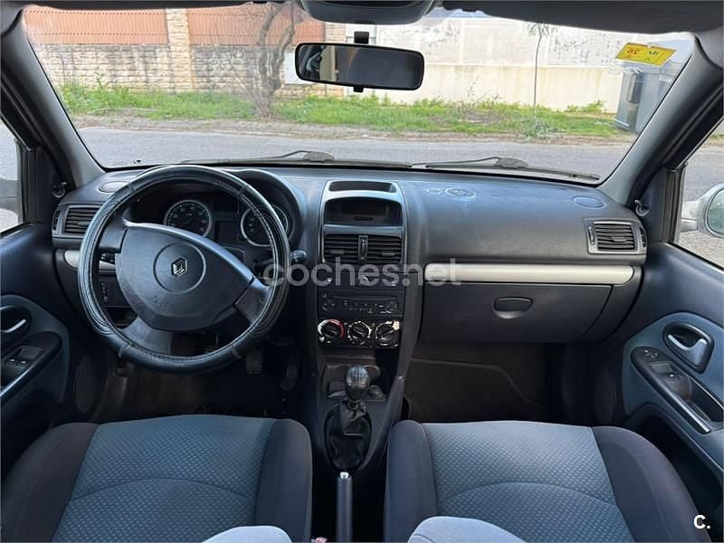 Usado Renault Clio II Authentique 75 CV (55 kW) 2006 Gris / plata Berlina