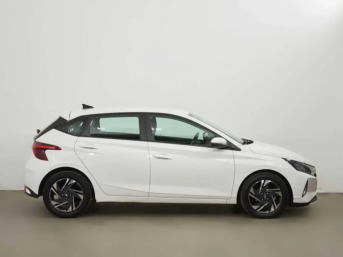 Usado Hyundai i20 84 CV (61 kW) 2022 Blanco Utilitario