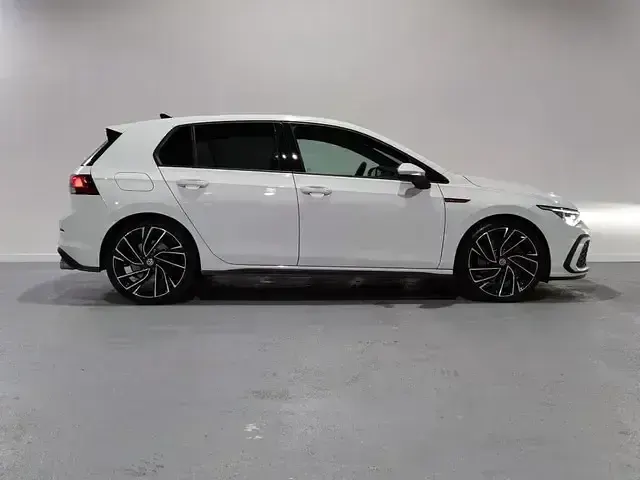 Usado VW Golf VIII GTI 245 CV (180 kW) 2023 Blanco Utilitario
