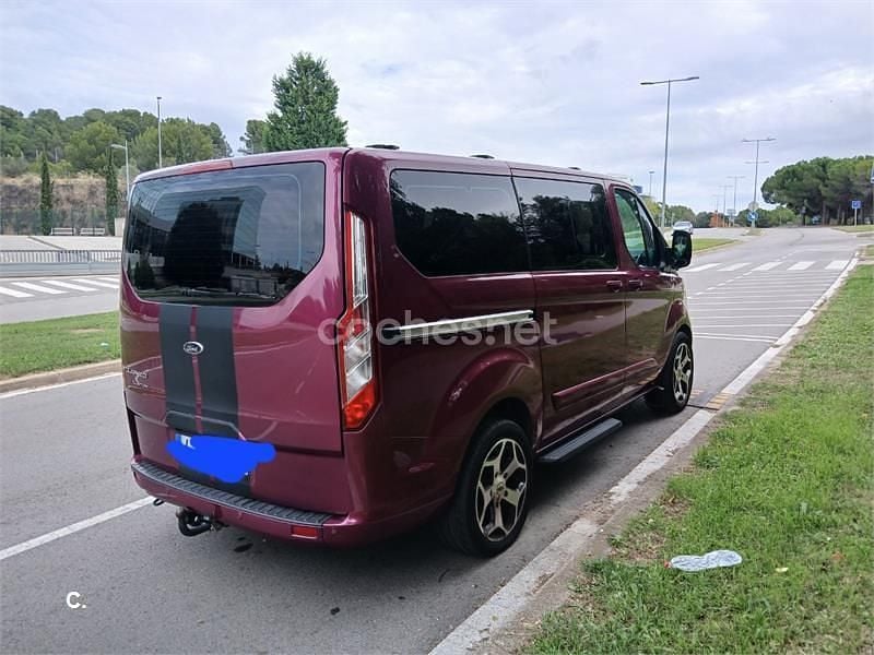 Usado Ford Tourneo Titanium 155 CV (114 kW) 2015 Violeta / lila Monovolumen