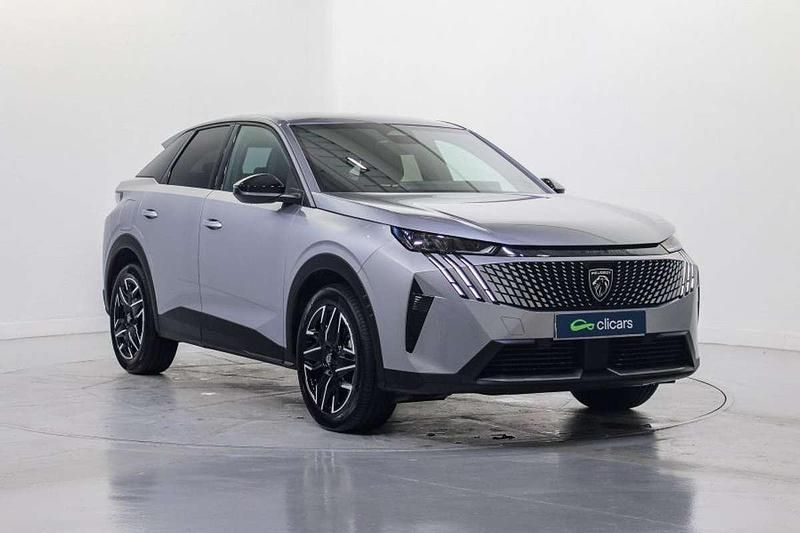 Usado Peugeot 3008 Allure 136 CV (100 kW) 2025 Plateado SUV