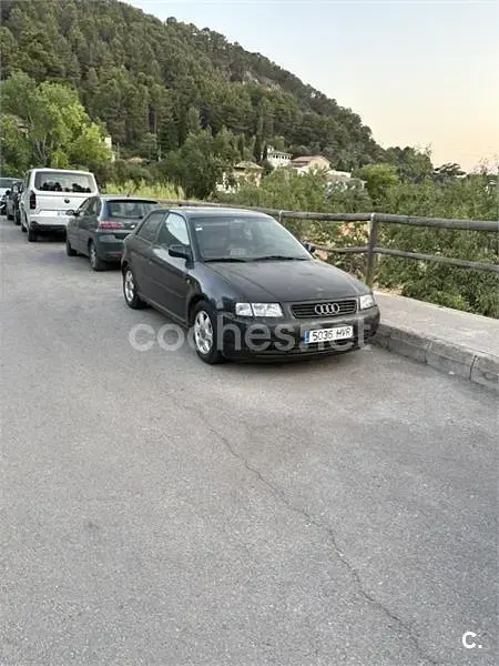 Usado Audi A3 Ambiente 125 CV (91 kW) 1998 Negro Utilitario