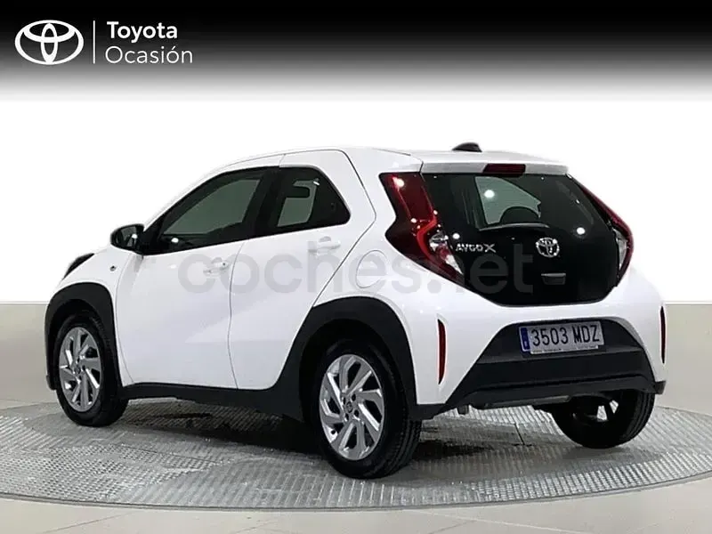 Usado Toyota Aygo X Play 72 CV (52 kW) 2023 Blanco SUV
