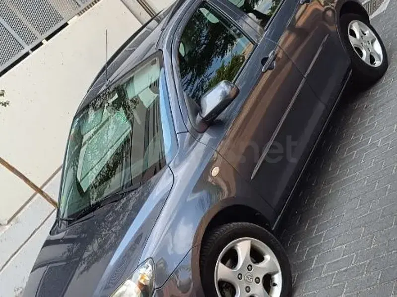 Usado Mazda 2 Sportive 100 CV (73 kW) 2004 Gris / plata Utilitario