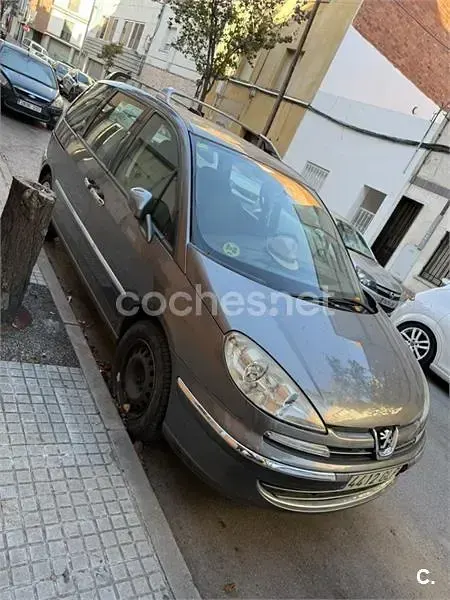 Usado Peugeot 807 120 CV (88 kW) 2009 Gris / plata Monovolumen