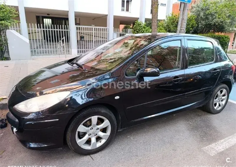 Usado Peugeot 307 110 CV (80 kW) 2007 Negro Berlina