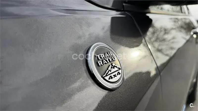 Usado Jeep Compass Trailhawk 240 CV (176 kW) 2020 Gris / plata SUV