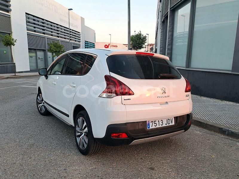 Usado Peugeot 3008 Allure 120 CV (88 kW) 2015 Blanco Berlina