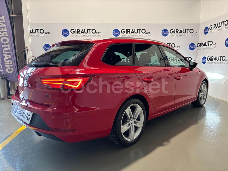 Usado Seat Leon FR 150 CV (110 kW) 2020 Rojo Familiar