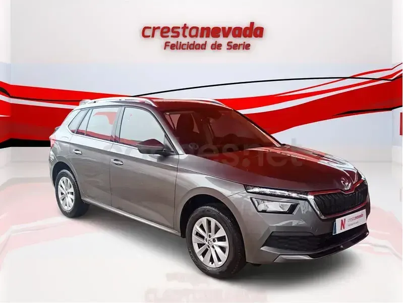Usado Skoda Kamiq Active 110 CV (80 kW) 2023 Gris / plata SUV