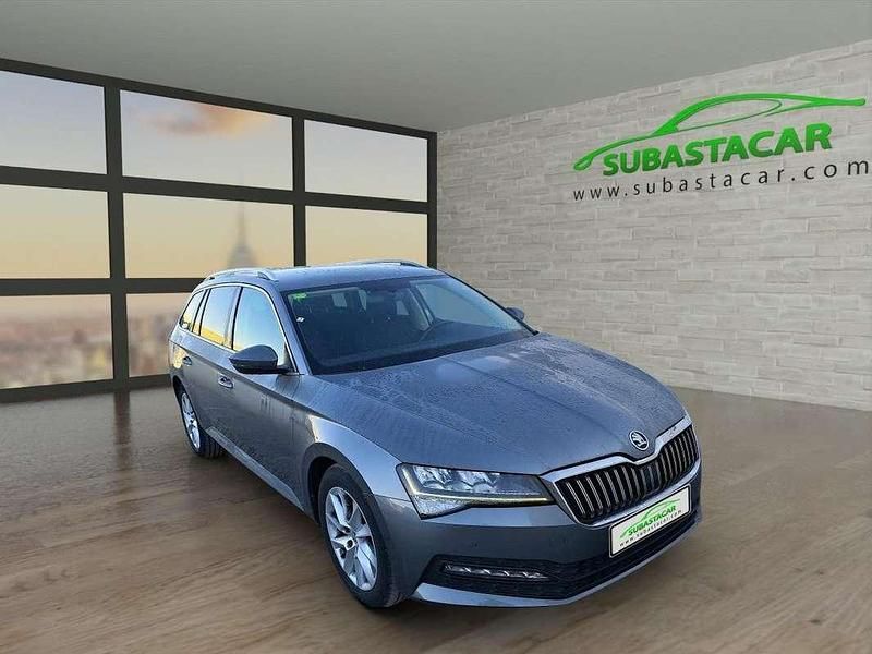 Usado Skoda Superb Ambition 150 CV (110 kW) 2022 Gris Familiar