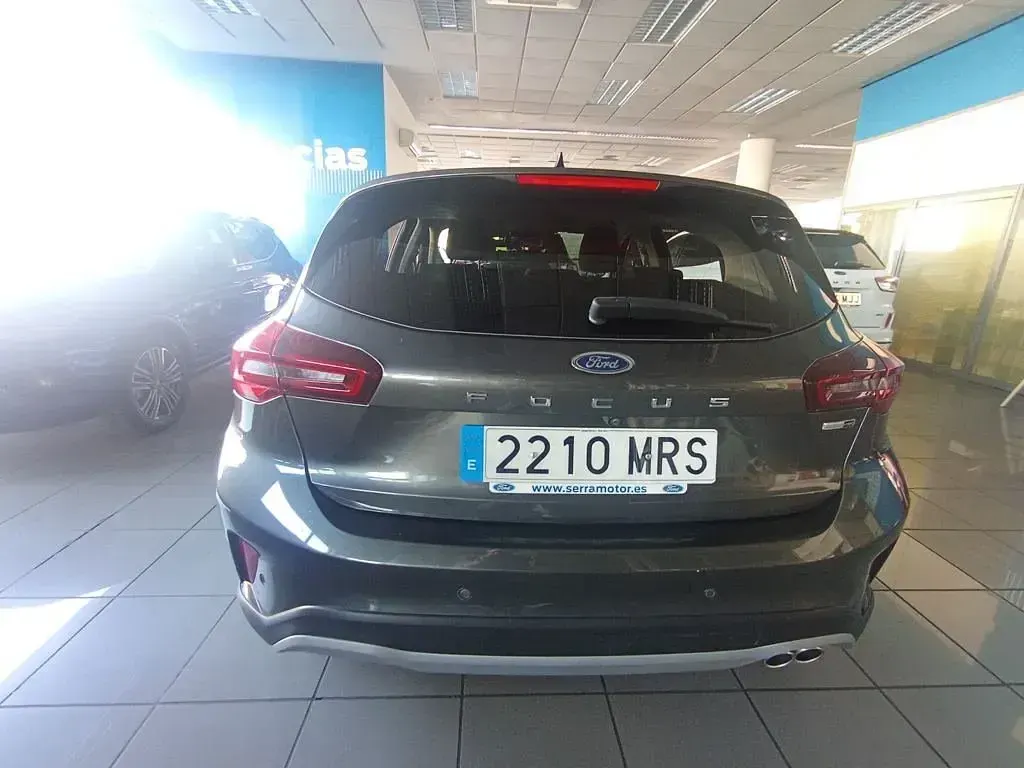 Usado Ford Focus Active X 155 CV (114 kW) 2024 Gris magnetic (metalizado) Berlina