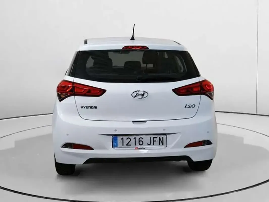 Usado Hyundai i20 90 CV (66 kW) 2015 Blanco Utilitario