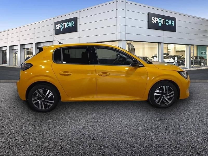 Usado Peugeot 208 Allure 100 CV (73 kW) 2024 Dorado Utilitario