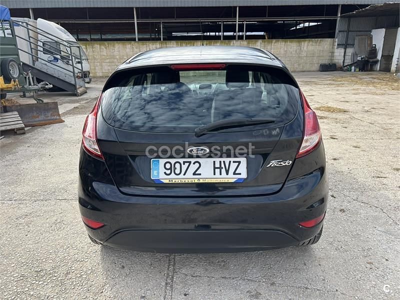 Usado Ford Fiesta Trend 82 CV (60 kW) 2014 Azul Berlina