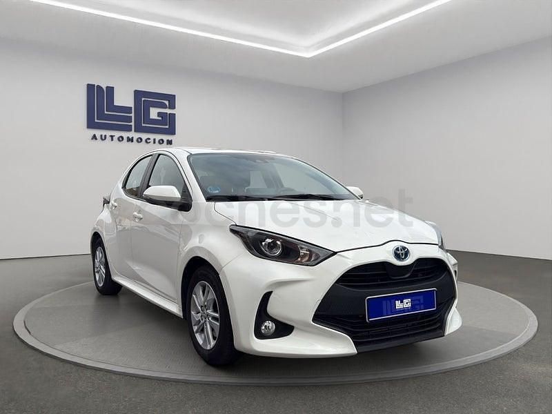 Usado Toyota Yaris Hybrid Active 116 CV (85 kW) 2023 Blanco Berlina