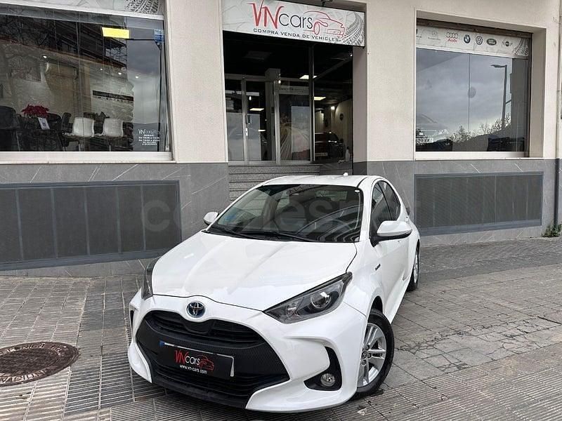 Usado Toyota Yaris Hybrid Plus 116 CV (85 kW) 2021 Blanco Berlina