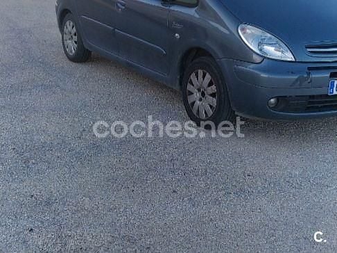 Usado Citroën Xsara Picasso Exclusive 110 CV (80 kW) 2006 Verde Monovolumen