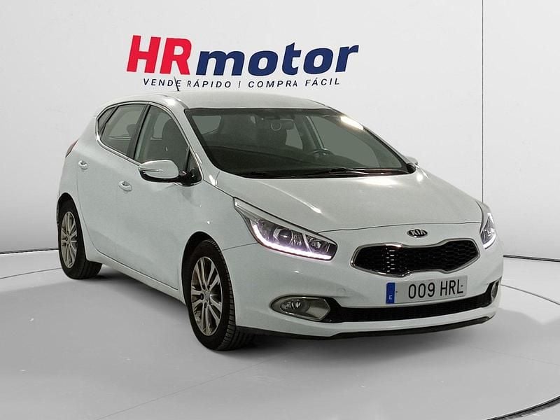 Blanco Usado 2013 Kia Ceed Utilitario | 9610 € (Buen precio) - Imagen 1/4