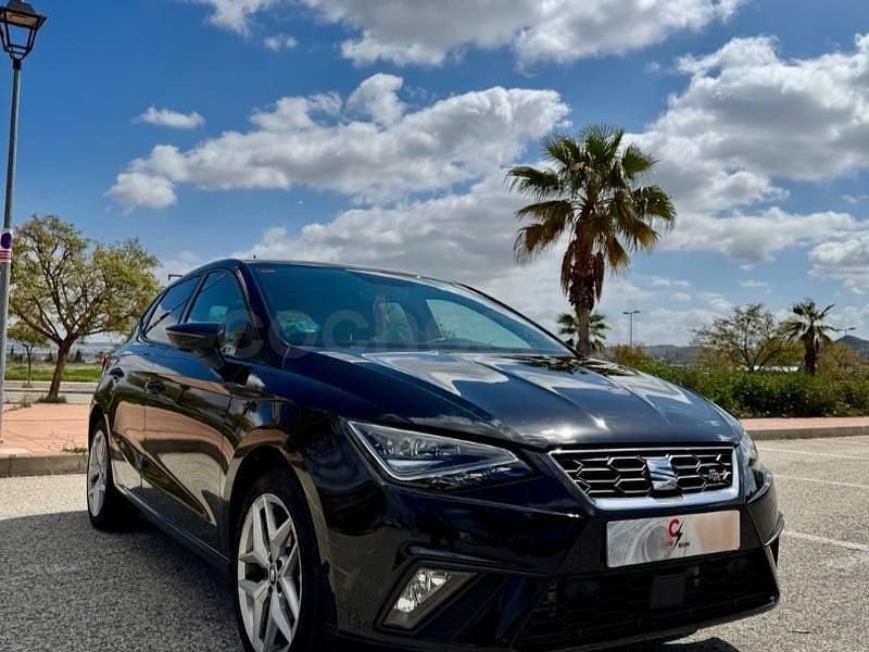 Usado Seat Ibiza FR 90 CV (66 kW) 2021 Negro Utilitario