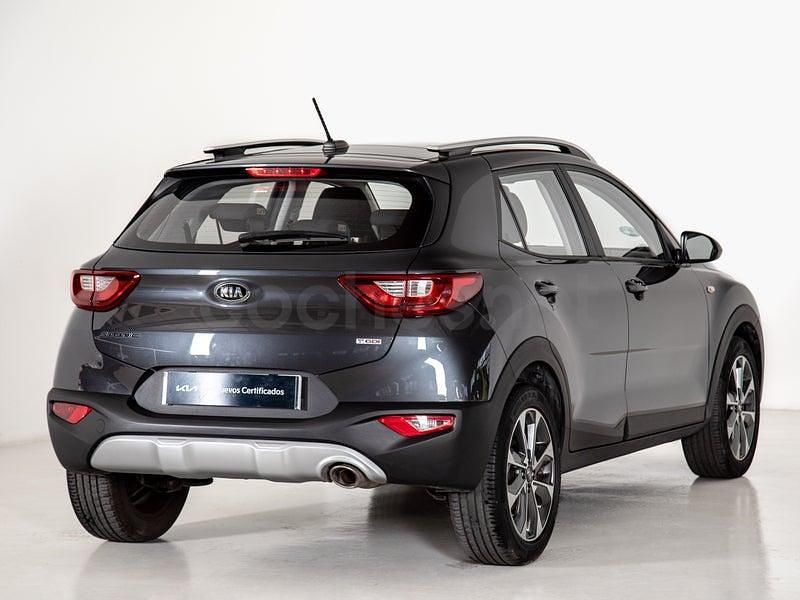 Usado Kia Stonic 100 CV (73 kW) 2020 Gris / plata SUV