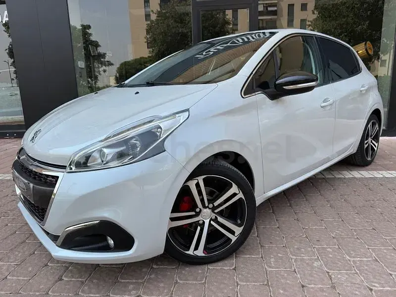 Usado Peugeot 208 GT-line 120 CV (88 kW) 2016 Blanco Utilitario
