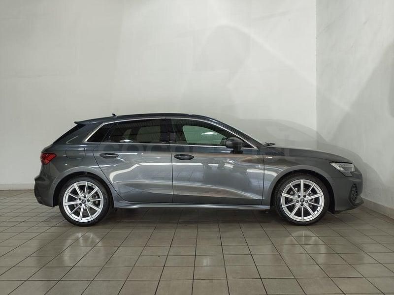 Usado Audi A3 S-Line 150 CV (110 kW) 2025 Gris / plata Berlina