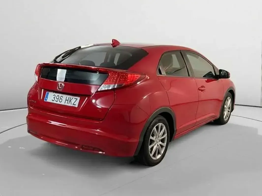Usado Honda Civic Comfort 99 CV (72 kW) 2012 Rojo Utilitario
