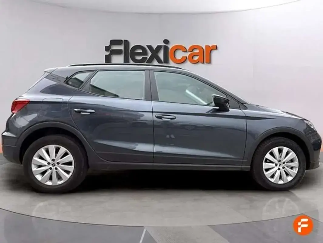 Usado Seat Arona Style 110 CV (80 kW) 2024 Gris SUV