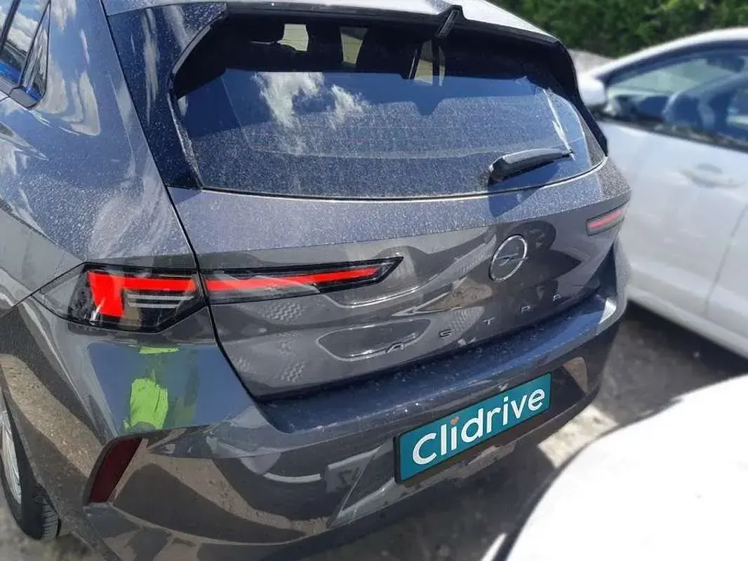 Usado Opel Astra Edition 131 CV (96 kW) 2023 Gris Utilitario