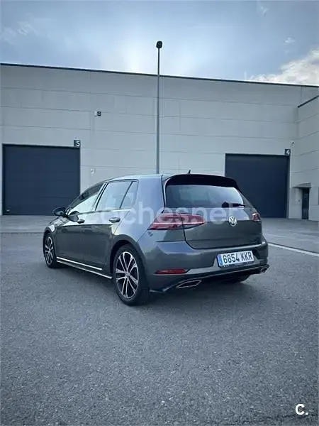 Usado VW Golf VII Sport 150 CV (110 kW) 2018 Gris / plata Berlina
