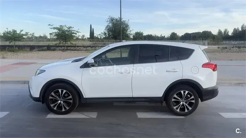 Usado Toyota RAV4 Advance 124 CV (91 kW) 2014 Blanco SUV