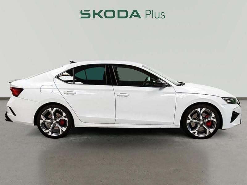 Usado Skoda Octavia RS 265 CV (194 kW) 2025 Blanco Berlina