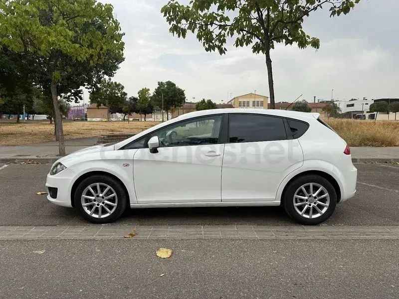 Usado Seat Leon Style 105 CV (77 kW) 2011 Blanco Utilitario