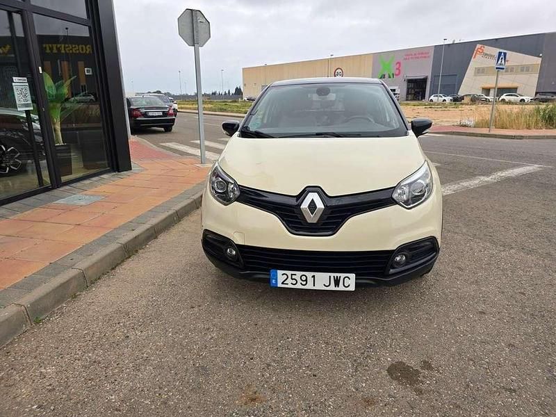 Usado Renault Captur Zen 90 CV (66 kW) 2017 Beige SUV