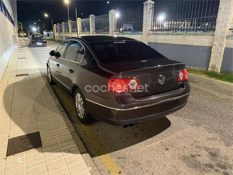 Marrón Usado 2008 VW Passat Highline Berlina | 4000 € (Super precio) - Imagen 1/4