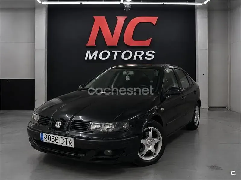 Usado Seat Leon Sport 110 CV (80 kW) 2004 Negro Utilitario