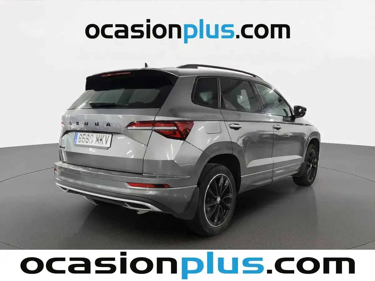 Usado Skoda Karoq SportLine 150 CV (110 kW) 2023 Gris SUV