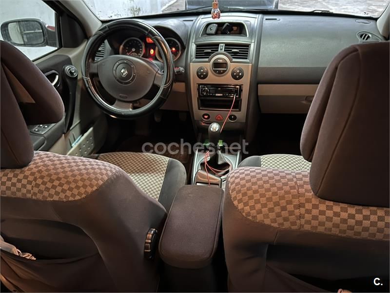 Granate Usado 2005 Renault Mégane II Dynamique Berlina | 1200 € (Buen precio) - Imagen 1/3