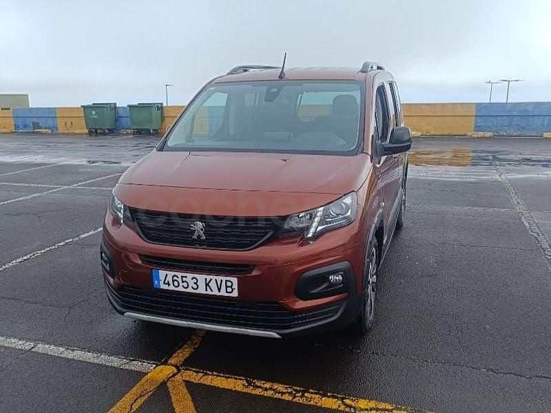 Usado Peugeot Rifter Active 75 CV (55 kW) 2019 Granate Monovolumen